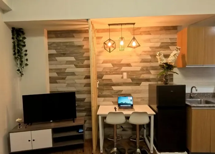 Cozy Staycation Amani Grand Residences Near Cebu Airport With Pool & Gym , Free Wifi Aparthotel